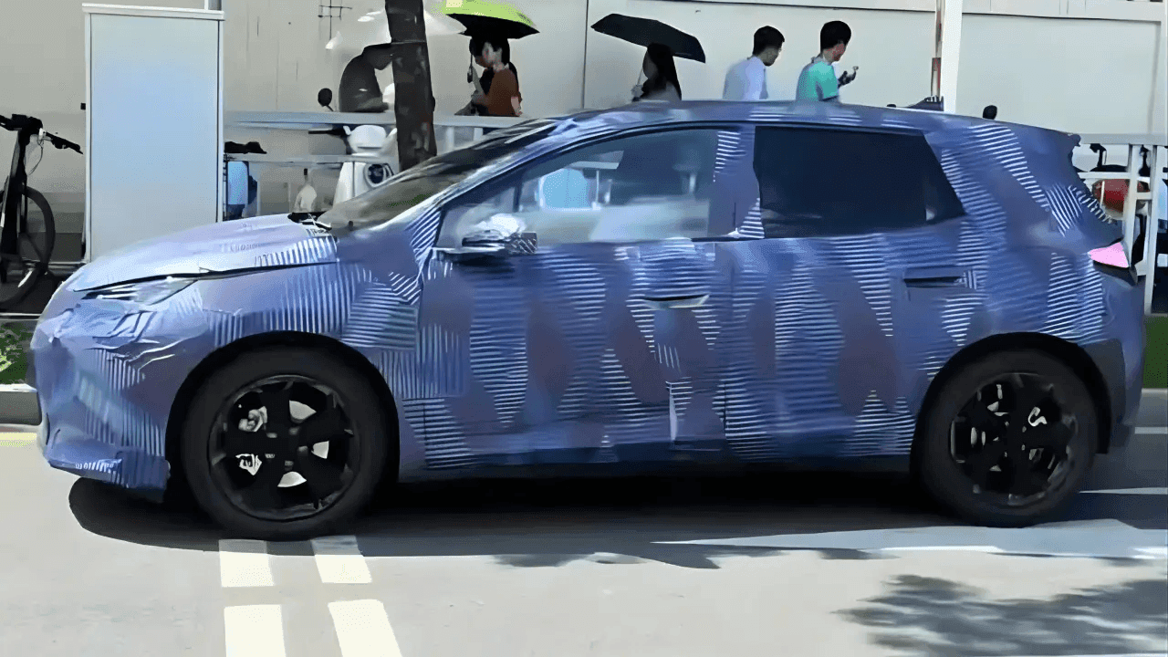 Novo BYD Dolphin híbrido flex é flagrado e deve chegar ao Brasil 