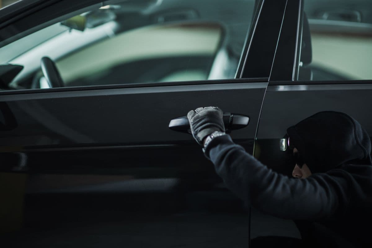 Carro que foi roubado ainda paga licenciamento?