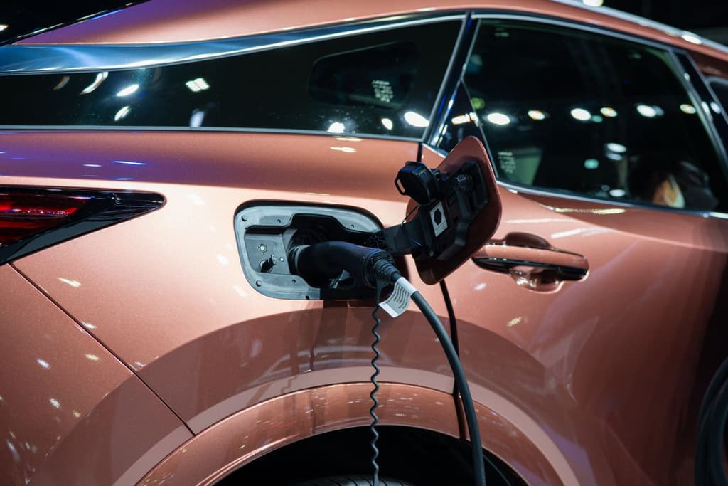 Vale a pena investir em um carro híbrido plug-in? 