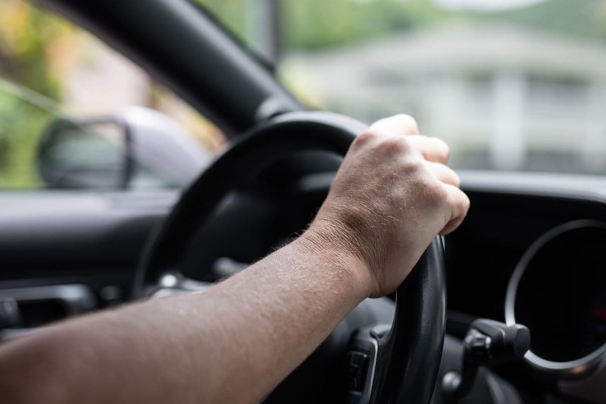 Vícios no volante que causam multas e muitos motoristas nem percebem