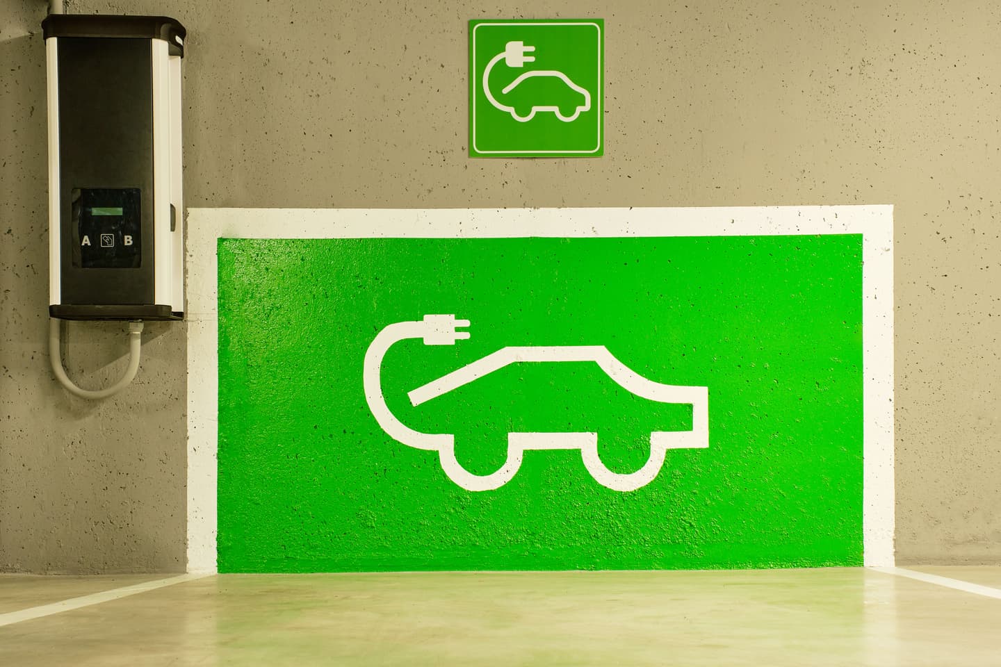Carros elétricos e recarga em 18 minutos: a evolução dos eletropostos 