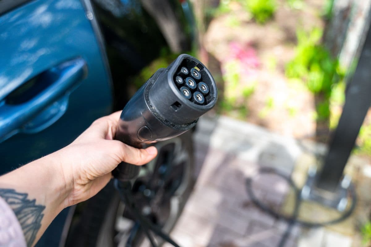 Descubra quanto gasta para carregar carro elétrico em casa