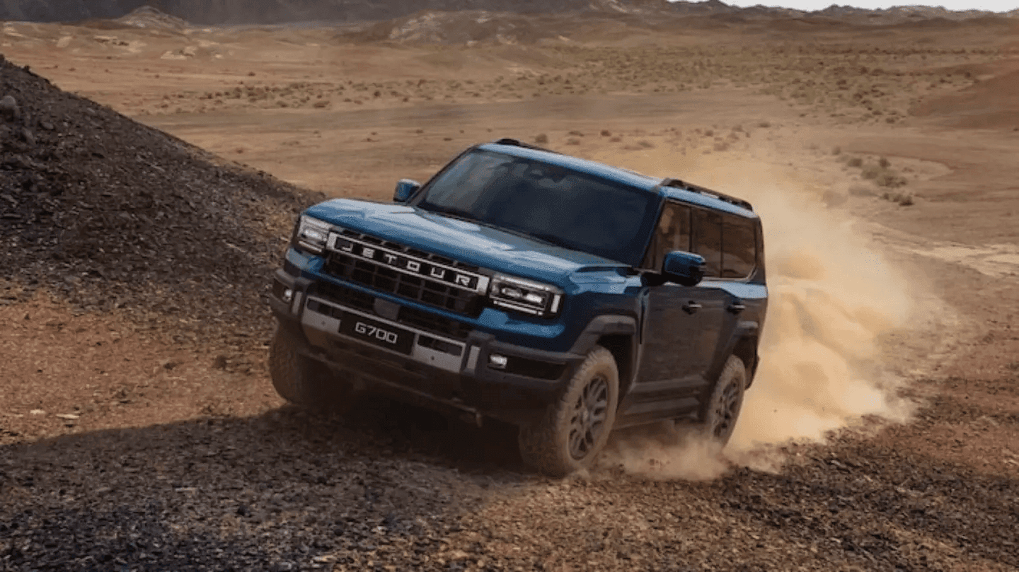 Jetour G700 2026 combina até 904 cv e proposta off-road em testes no Brasil