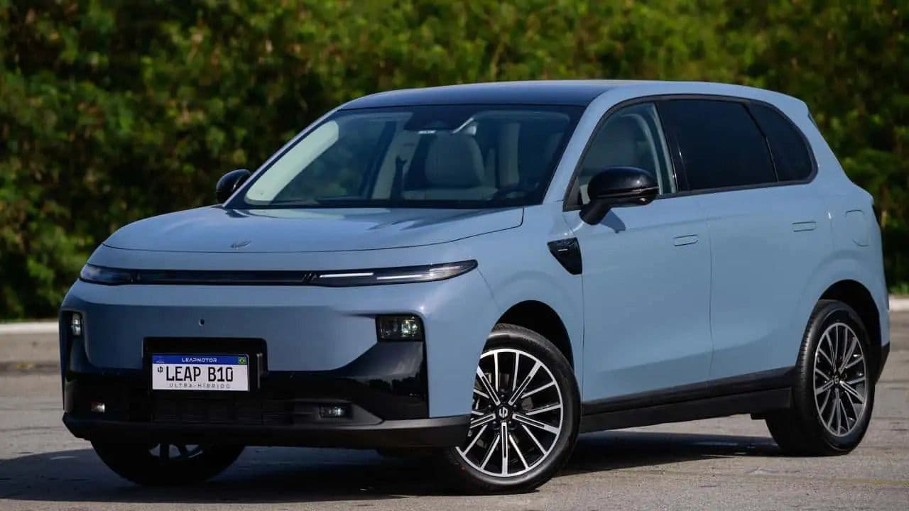 Leapmotor B10 híbrido chega mais completo e mais barato que o elétrico. Mas como?