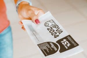 Afinal, carro elétrico paga IPVA? Veja as regras para os veículos