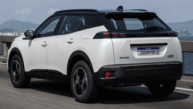 PEUGEOT 2008 GT 1.0 HYBRID 