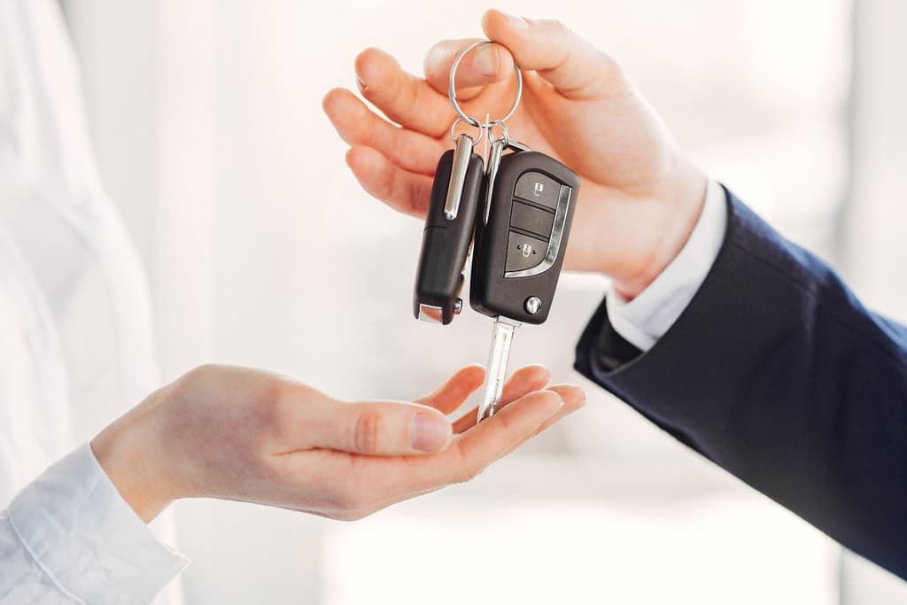 Primeiro carro zero: o que o comprador de primeira viagem precisa saber para fechar um bom negócio