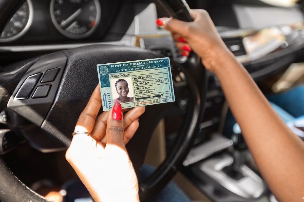Quais as regras para fazer prova prática com o carro próprio na nova lei da CNH 2026