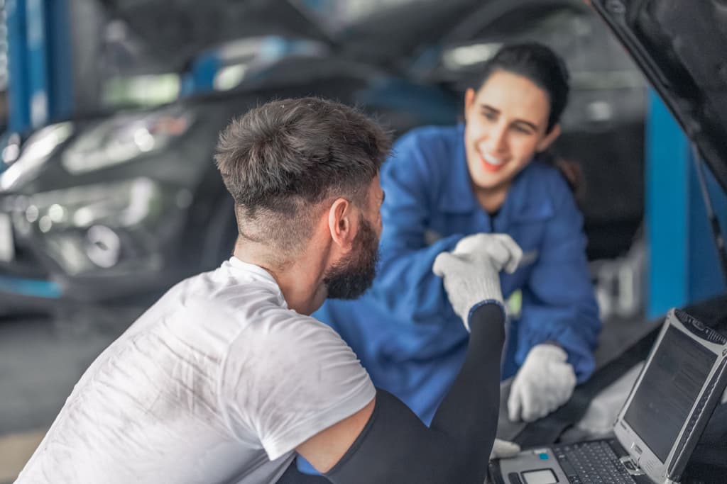 Como funciona a revisão de carro elétrico? Guia completo para donos e futuros compradores