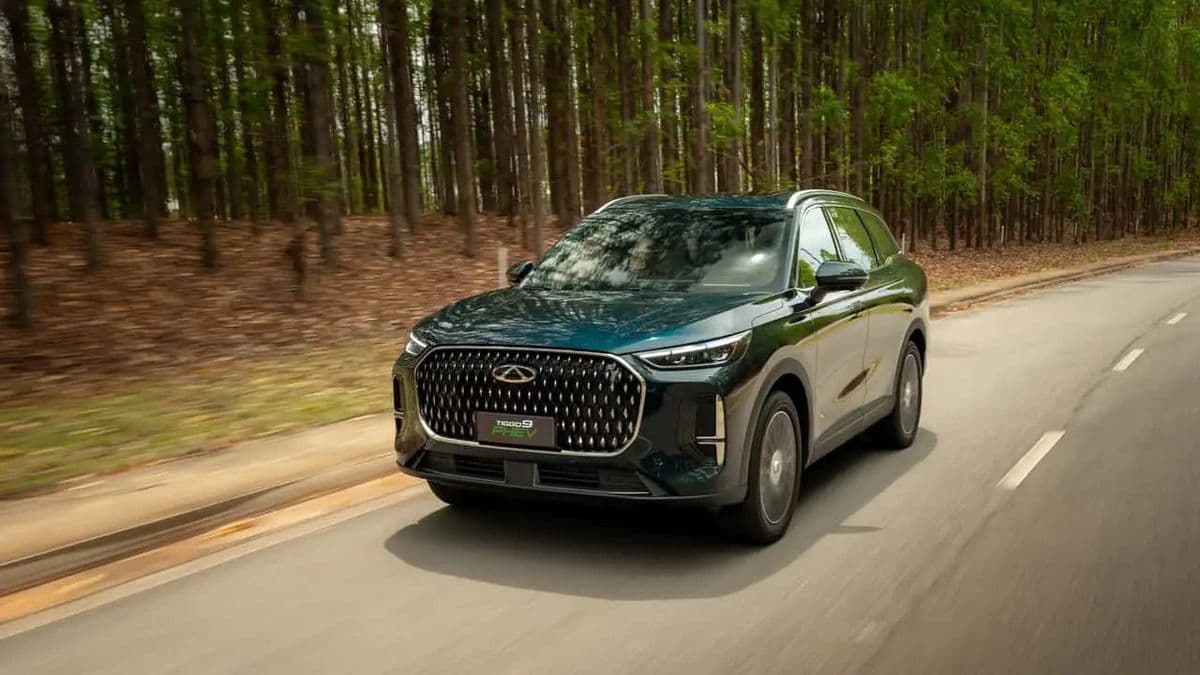 Tiggo 9 chega por R$ 249.990 e quase dobra a potência na versão PHEV