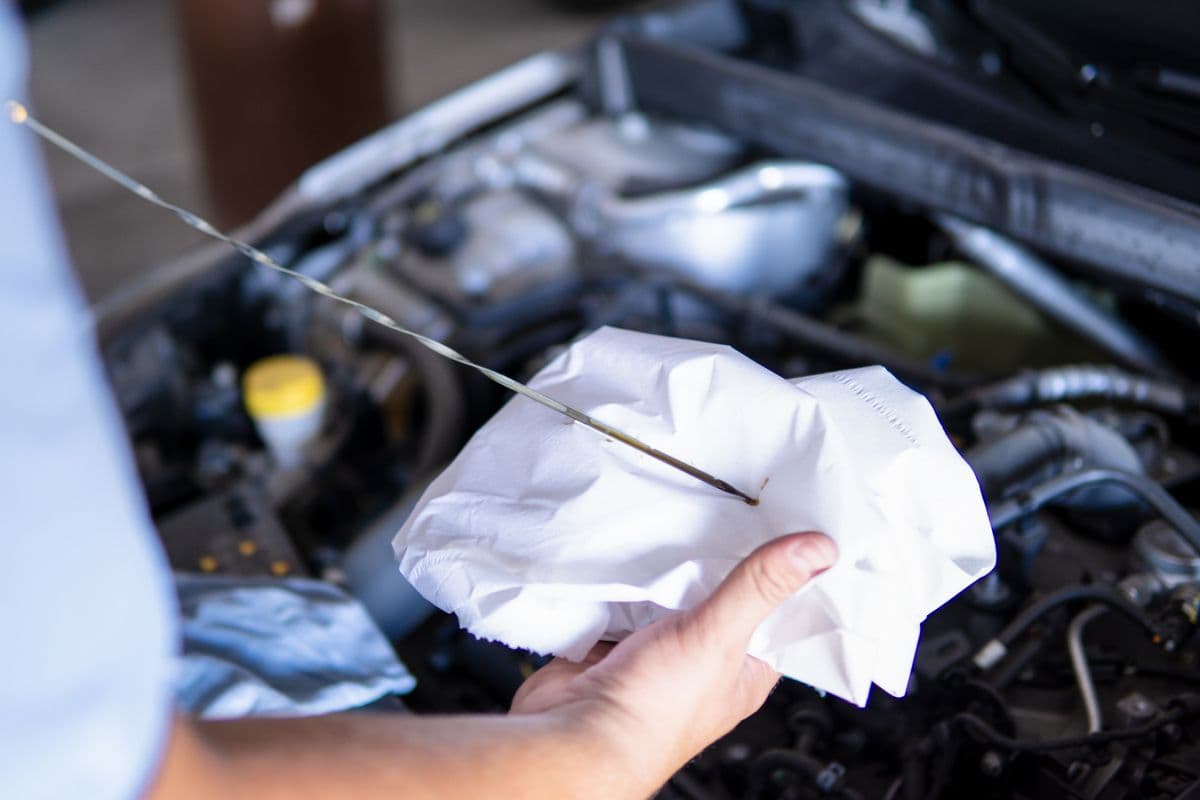 De quanto em quanto tempo deve trocar óleo de carro?