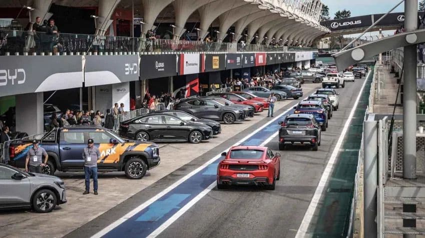 Festival Interlagos 2026: qual superesportivo você vai dirigir na pista?