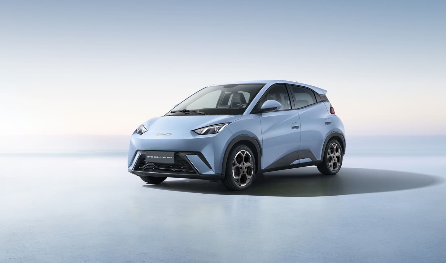 Carros elétricos mais vendidos em agosto de 2025: ranking, marcas e tendências