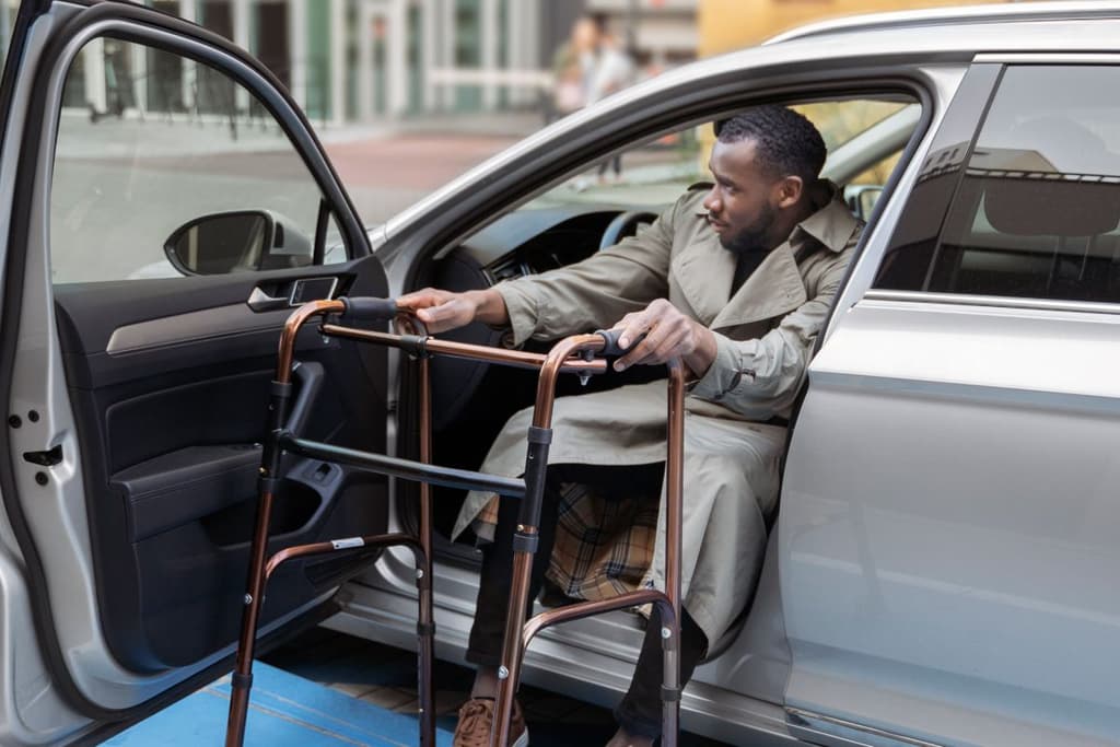 Carros para PcD: o que diz a lei e 5 opções para comprar zero km
