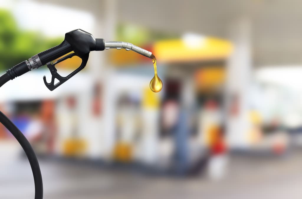 Gasolina mais barata: o que explica a queda e como isso afeta seu bolso