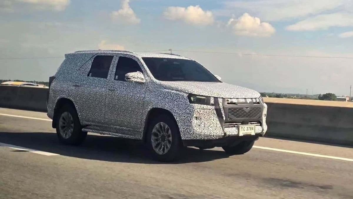 Novo Toyota SW4: estreia mundial em dezembro e o que se sabe