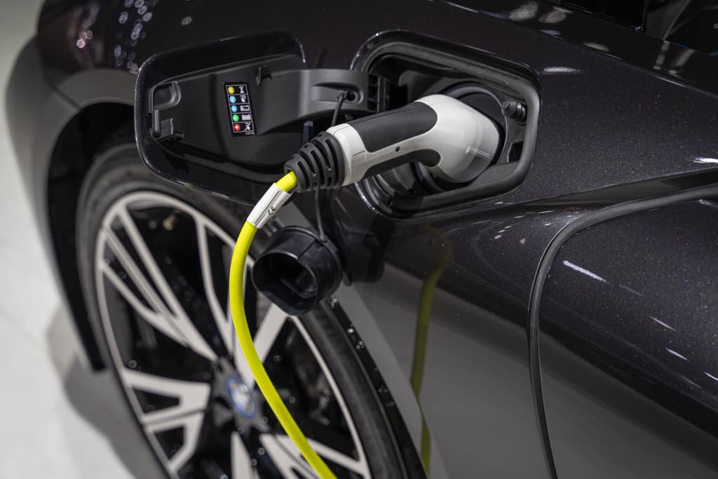 Novas regras para carregador de carro elétrico: entenda as mudanças